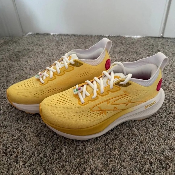 Brooks Women's run Disney Belle sneakers - Picture 4 of 5